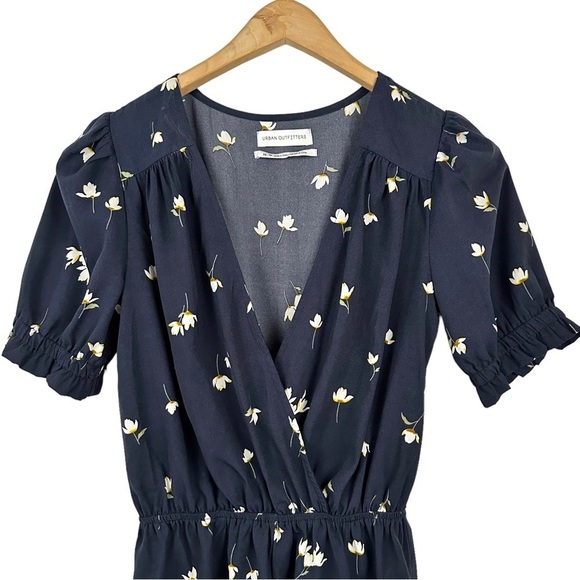 URBAN OUTFITTERS Surplice Smocked-Sleeve Romper - Picture 6 of 11